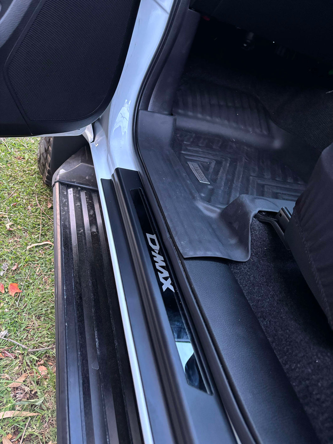 DOOR SILL SCUFF PLATES (4pcs) to suit 2020-2025 Isuzu D-Max