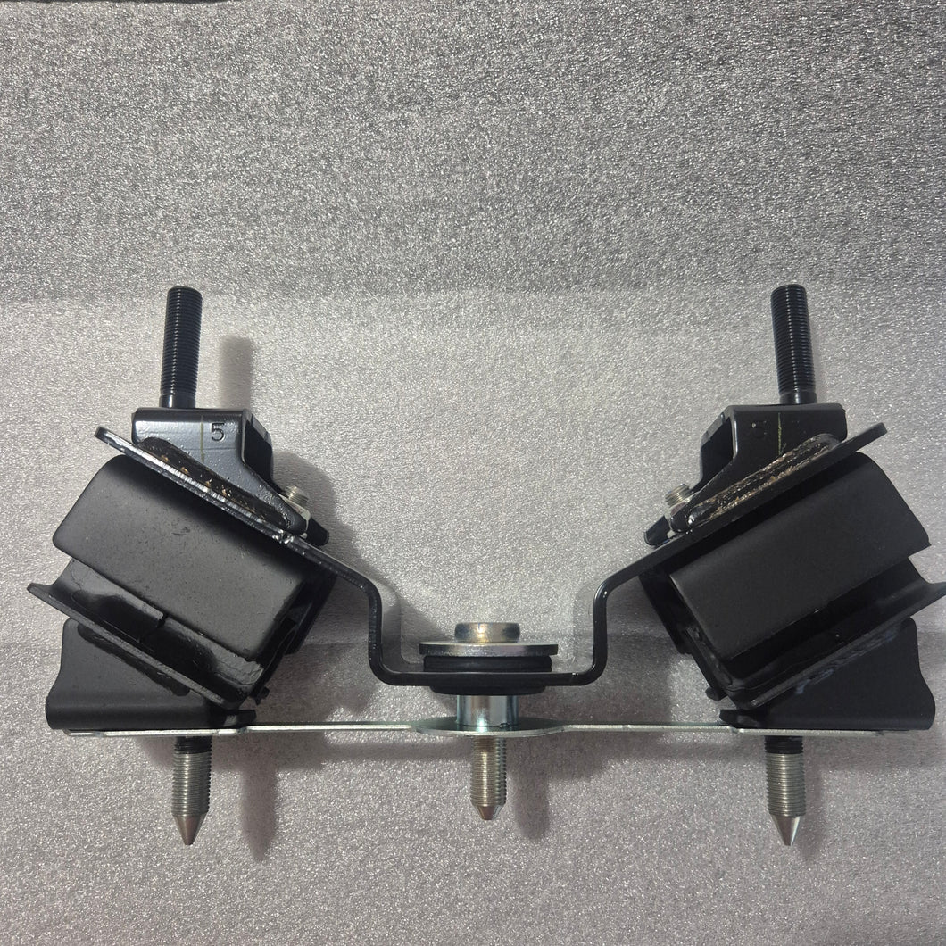 4jj3 Transmission / Gearbox mount